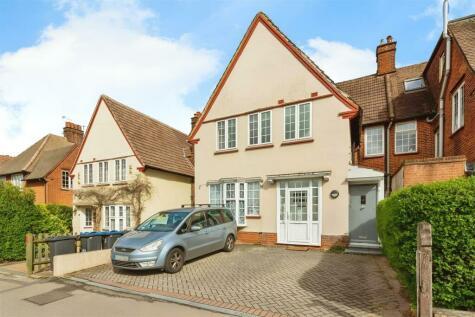 2 bedroom flat for sale in Grand Drive, Raynes Park, SW20
