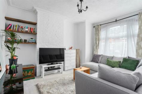 2 bedroom flat for sale in Kingston Road, Raynes Park, SW20
