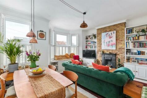 2 bedroom flat for sale in Chestnut Road, Raynes Park, SW20