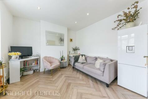 1 bedroom ground floor flat for sale in Boundary Road, London, SW19
