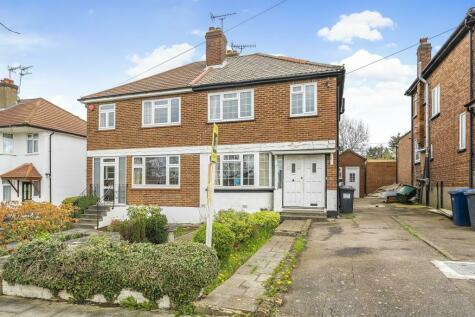 4 bedroom semi-detached house for sale in Edgware, Middlesex, HA8