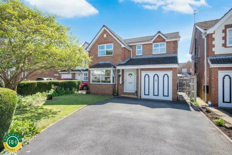 5 bedroom detached house for sale in Crosscourt View, Bessacarr, Doncaster, DN4