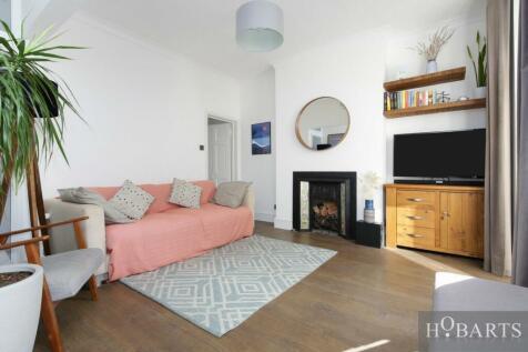 1 bedroom flat for sale in Nightingale Road, Bowes Park, London, N22