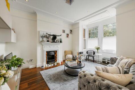 3 bedroom flat for sale in Fauconberg Road, 
Grove Park, W4