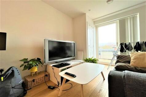 1 bedroom flat for sale in String Court, 12 Copenhagen Place, E14