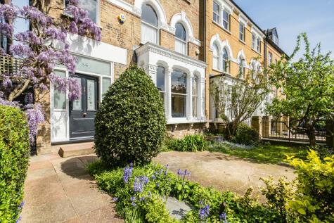 6 bedroom terraced house for sale in Queens Drive, London, N4