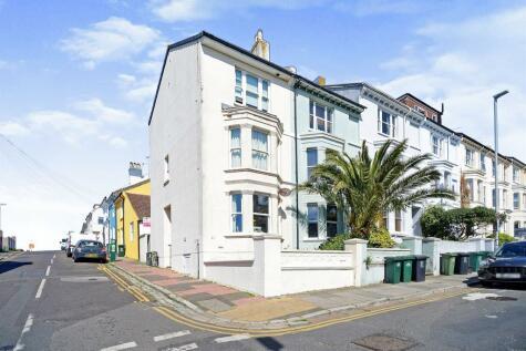 4 bedroom end of terrace house for sale in Queens Park Road, Brighton, BN2