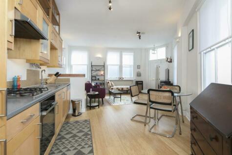 1 bedroom flat for sale in Denmark Road, Camberwell, SE5