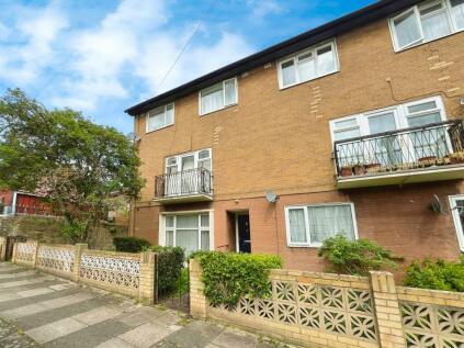3 bedroom apartment for sale in Chudleigh Road, London, SE4
