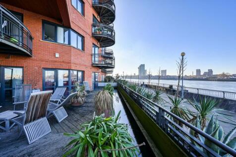 3 bedroom flat for sale in Arnhem Place, Canary Wharf, London, E14