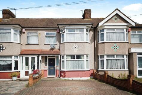 3 bedroom terraced house for sale in Barton Avenue, Romford, RM7