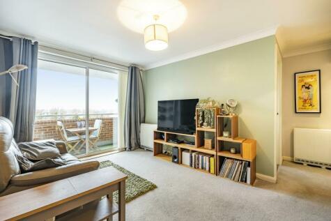 2 bedroom flat for sale in Overhill Road, East Dulwich, SE22