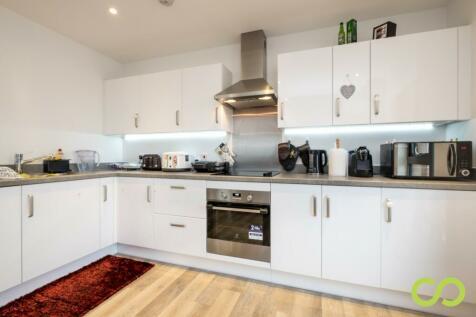 2 bedroom flat for sale in Tavernelle House, High Street, Sutton, SM1