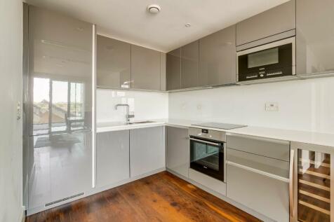 1 bedroom flat for sale in Central Avenue, London, SW6