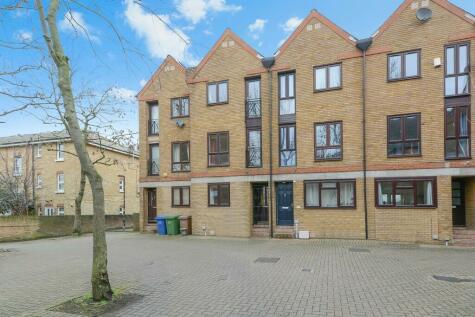 4 bedroom town house for sale in Brunswick Quay, London, SE16