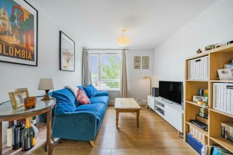 1 bedroom flat for sale in Silverthorne Road, Battersea, SW8