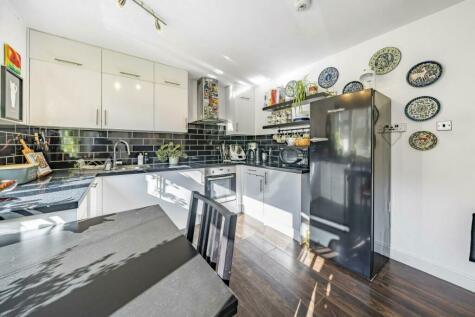 1 bedroom flat for sale in Rathmell Drive, Clapham, SW4