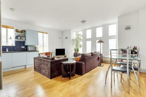 3 bedroom flat for sale in Caldwell Street, Stockwell, SW9