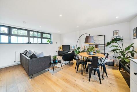 1 bedroom flat for sale in Dukes Mews, Muswell Hill, N10