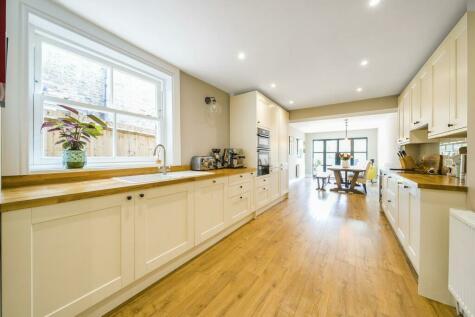 4 bedroom terraced house for sale in Gleneagle Road, Streatham, SW16
