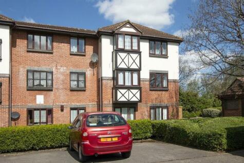 1 bedroom flat for sale in Fairfield Close, Mitcham, CR4