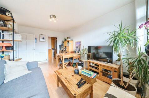 1 bedroom apartment for sale in Battersea High Street, London, SW11