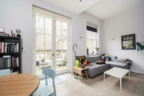 2 bedroom flat for sale in Charterhouse Street, Farringdon, London, EC1M