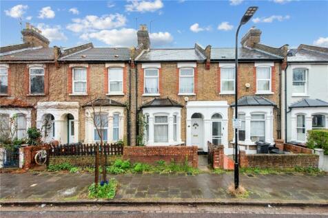 3 bedroom terraced house for sale in Trehurst Street, London, E5