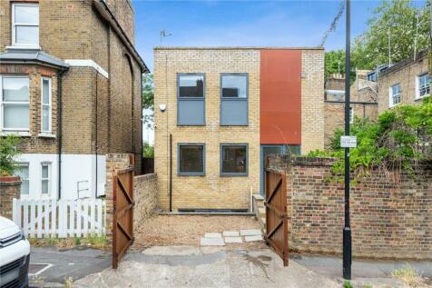 5 bedroom detached house for sale in Brookfield Road, London, E9