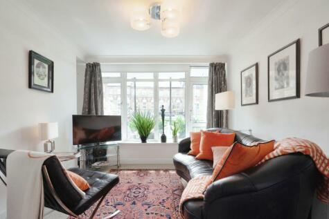 2 bedroom flat for sale in 8 Heather Close, Battersea, SW8