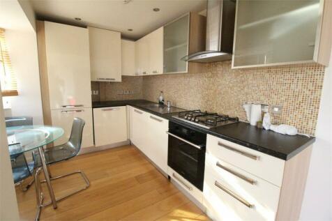 2 bedroom flat for sale in Renters Avenue, Hendon, NW4