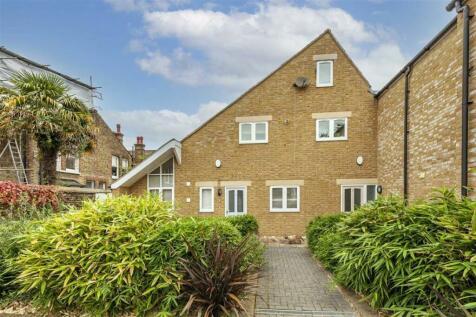 2 bedroom flat for sale in Dryden Close, Clapham, SW4