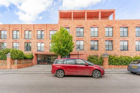 1 bedroom apartment for sale in Gainsford Road, London, E17