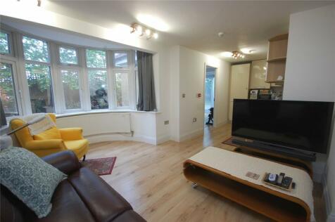 3 bedroom apartment for sale in Renters Avenue, Hendon, NW4