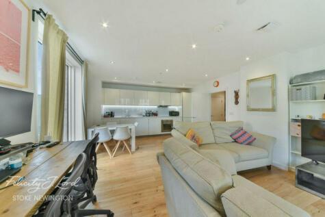 1 bedroom flat for sale in Kimpton Court, Murrain Road, N4