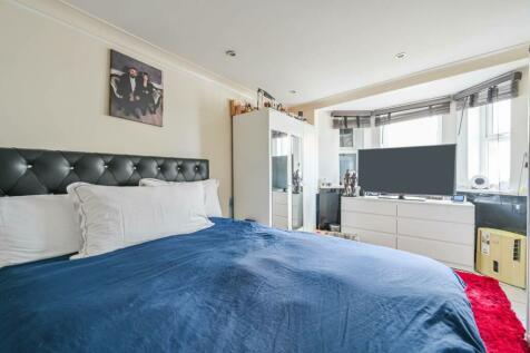 2 bedroom flat for sale in Studley Road, Forest Gate, London, E7