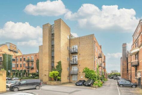 2 bedroom flat for sale in Morris Road, Limehouse, E14