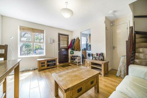 2 bedroom semi-detached house for sale in Chaucer Drive, Bermondsey, SE1