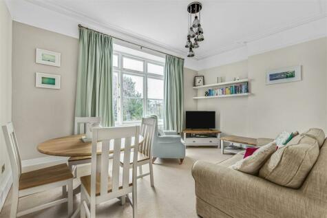 1 bedroom flat for sale in Parkside Lodge, East Sheen, SW14