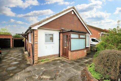 2 bedroom semi-detached bungalow for sale in Sandra Drive, Newton-Le-Willows, WA12