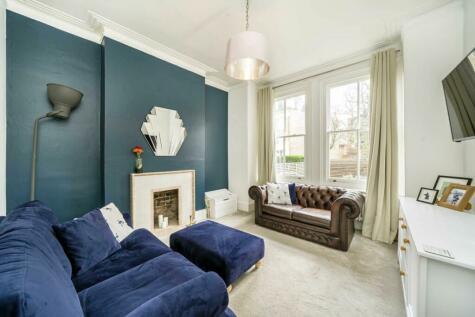 3 bedroom flat for sale in Southampton Way, Camberwell, SE5