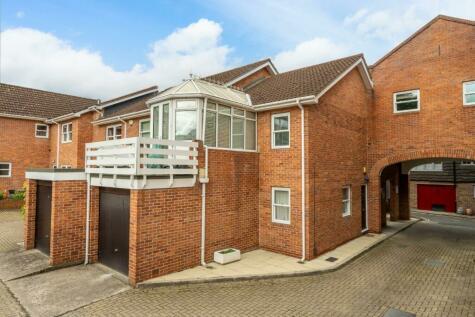 2 bedroom town house for sale in Albion Street, York, YO1