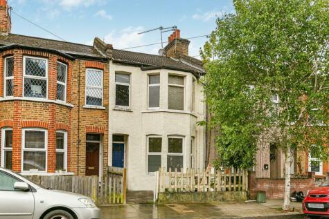 2 bedroom flat for sale in Shirley Gardens, London, W7