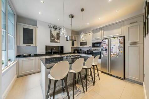 4 bedroom flat for sale in Avenue Mansions, Finchley Road, Hampstead, London NW3