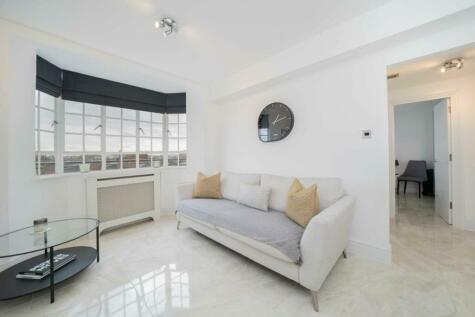 1 bedroom flat for sale in Chelsea Cloisters, Chelsea, SW3