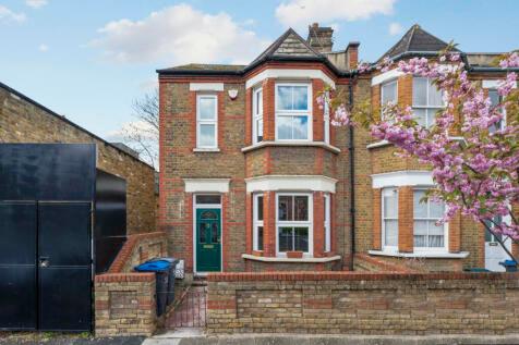 2 bedroom end of terrace house for sale in Tolverne Road, West Wimbledon, SW20