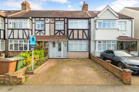 4 bedroom terraced house for sale in Chatsworth Road, Cheam, Sutton, SM3