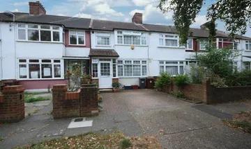 3 bedroom terraced house for sale in Wentworth Road, Southall, UB2