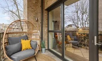 2 bedroom flat for sale in South Grove,
Waltham Forest,
E17