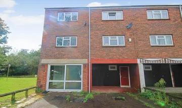 3 bedroom terraced house for sale in Olympic Way, Greenford, UB6